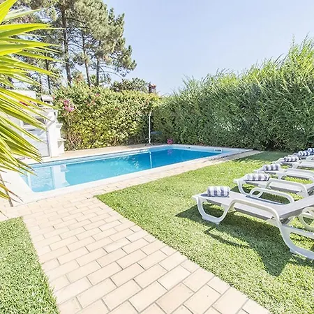 Santo Isa - Spacious 5 Bedroom - Private Pool - Close To Lisbon - Perfect For Families Villa *