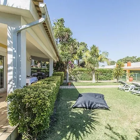 Villa Santo Isa - Spacious 5 Bedroom - Private Pool - Close To Lisbon - Perfect For Families *