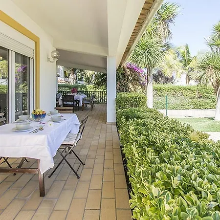 Santo Isa - Spacious 5 Bedroom - Private Pool - Close To Lisbon - Perfect For Families Villa *