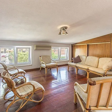 Santo Isa - Spacious 5 Bedroom - Private Pool - Close To Lisbon - Perfect For Families Villa Corroios