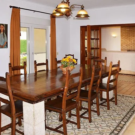 Villa Santo Isa - Spacious 5 Bedroom - Private Pool - Close To Lisbon - Perfect For Families