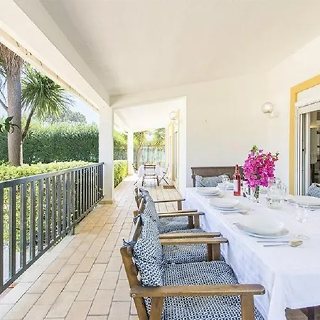 Santo Isa - Spacious 5 Bedroom - Private Pool - Close To Lisbon - Perfect For Families Villa Corroios